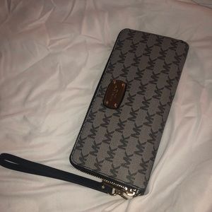 Michael Kors Multifunctional Phone Case Wallet